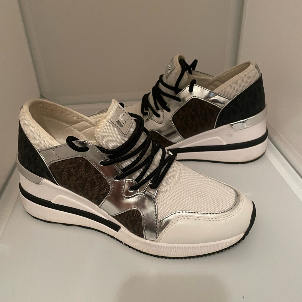 MK Tennis Shoes, Size 6